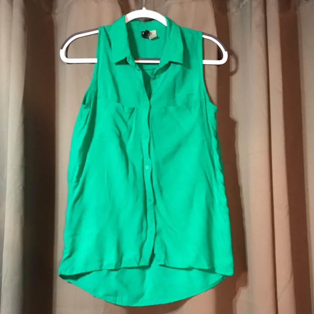 Sleeves button up